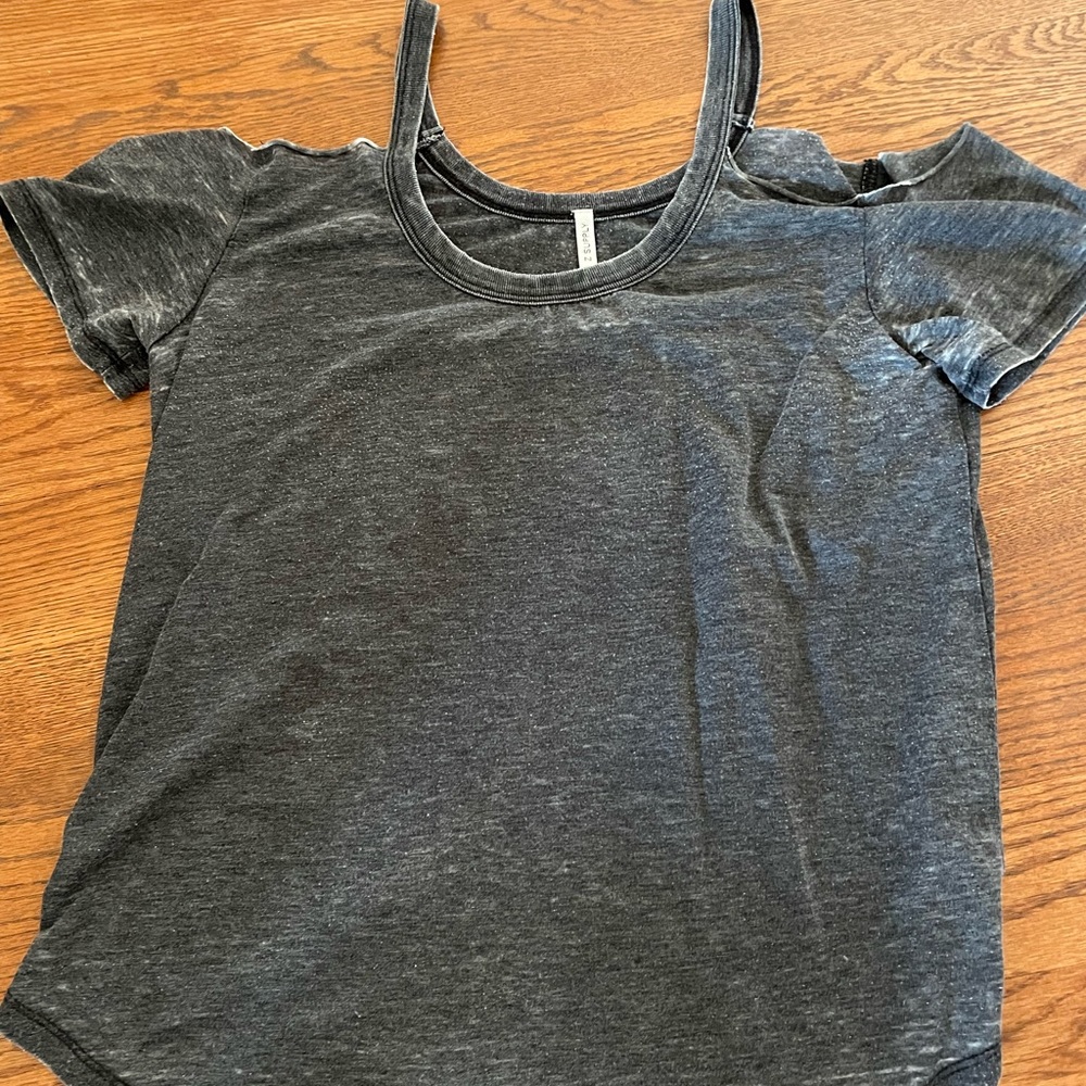 Cold shoulder grey tee